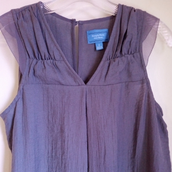 Vera Wang sleeveless V-Neck pintuck women's size medium - Picture 3 of 8
